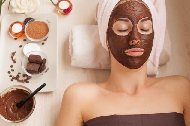 Dark brown face mask for soft and velvety skin