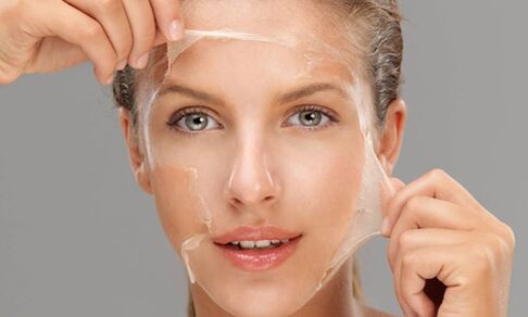 Deep exfoliation enhances the regeneration process in the skin, rejuvenating it